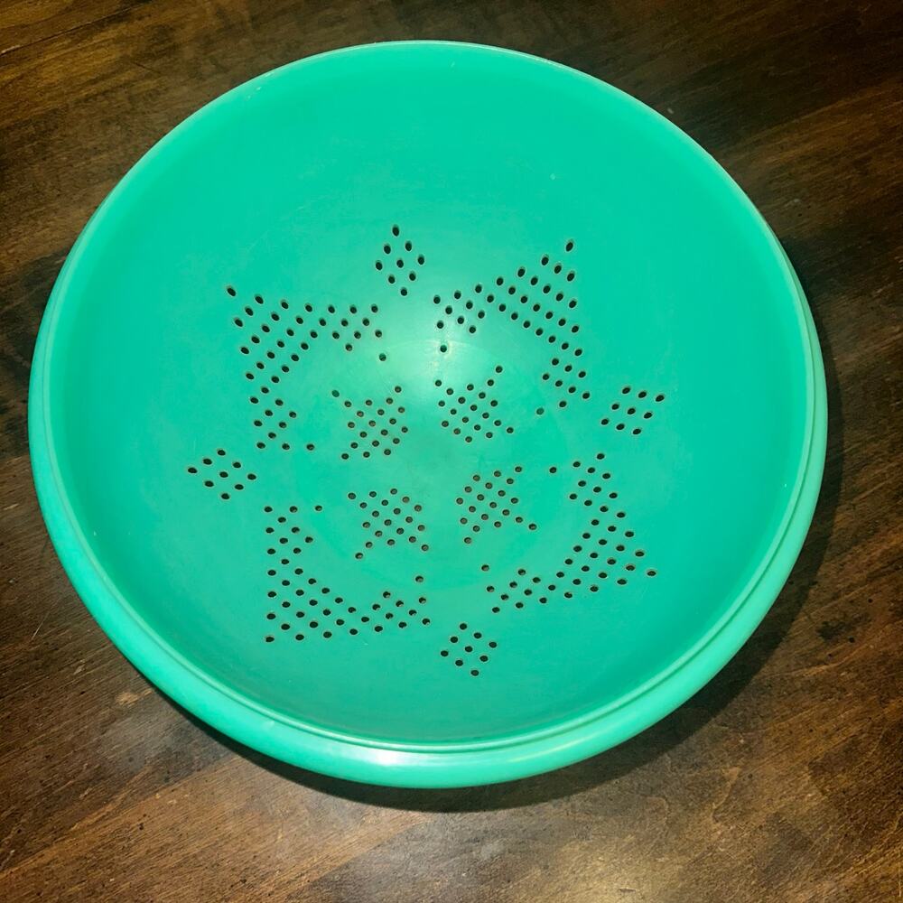 Tupperware Jade Green Colander Footed Strainer Bowl #339-8 Vintage